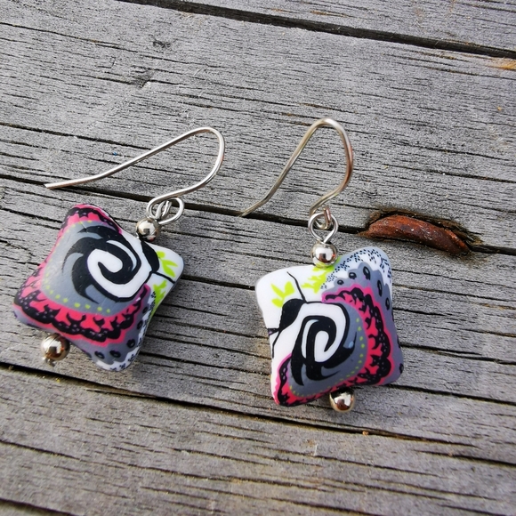 Viva Beads Y Shape Necklace with Psychedelic Pendant and Earring Set - Picture 16 of 16